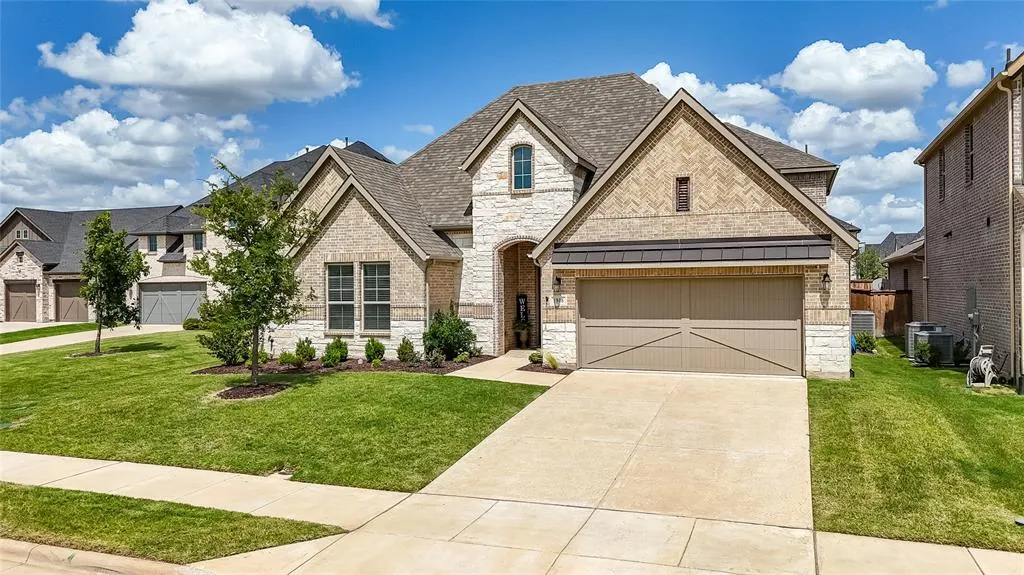 1808 Scotney Court