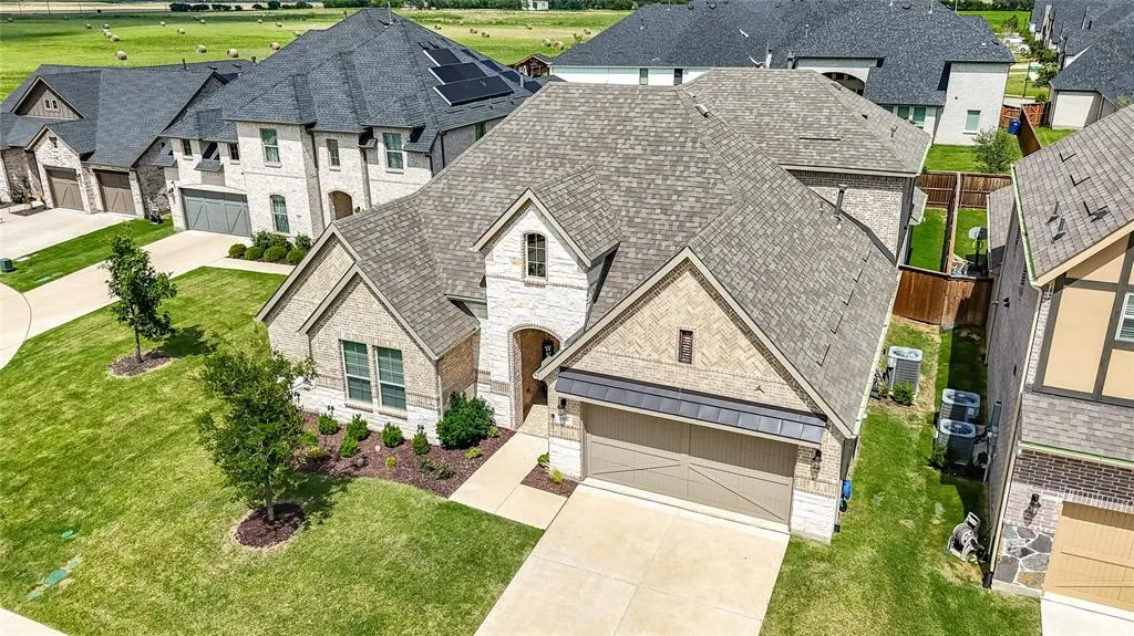 1808 Scotney Court