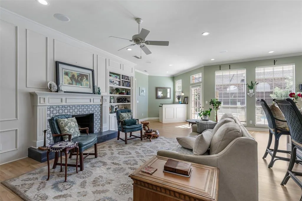 4549 Glenville Drive