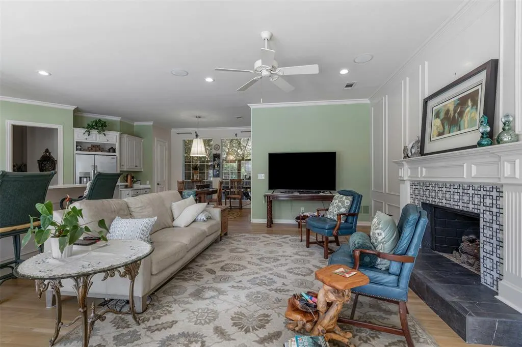 4549 Glenville Drive
