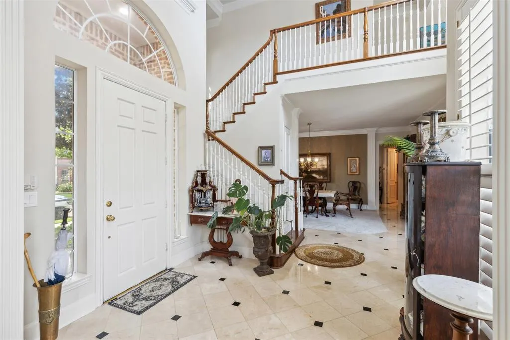 4549 Glenville Drive