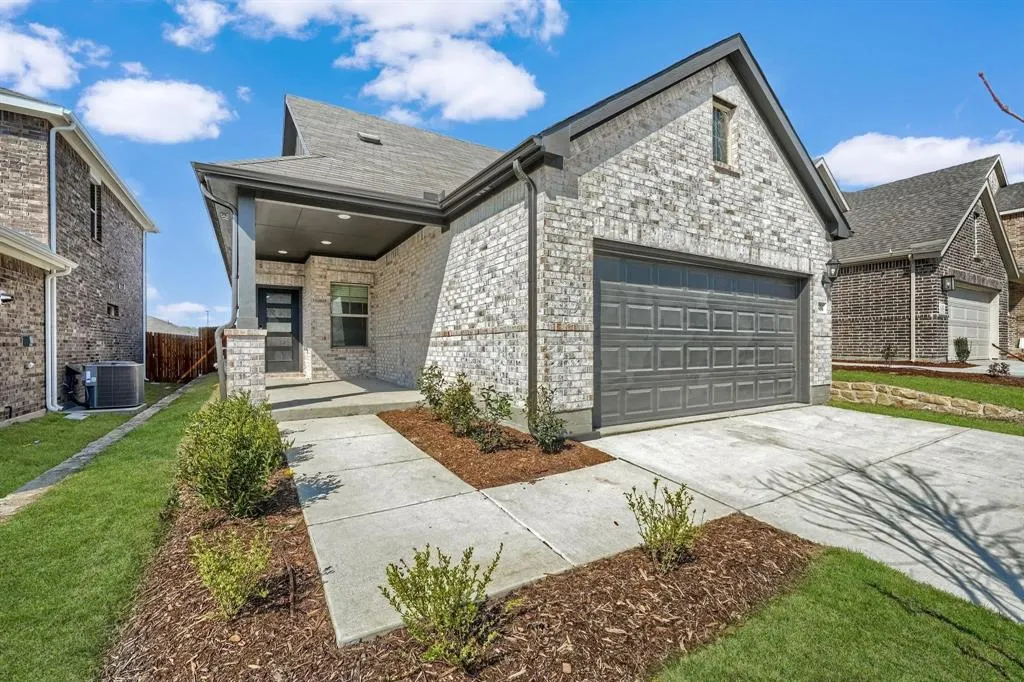 512 Ezra Lane