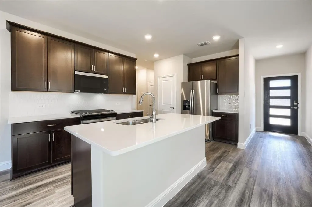 512 Ezra Lane