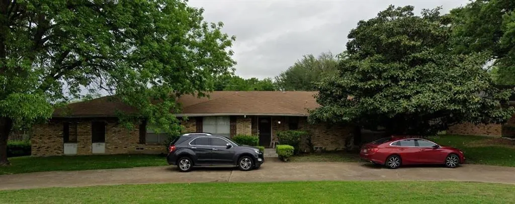 3731 Royal Lane