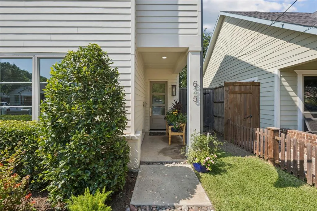 625 W 8th Street