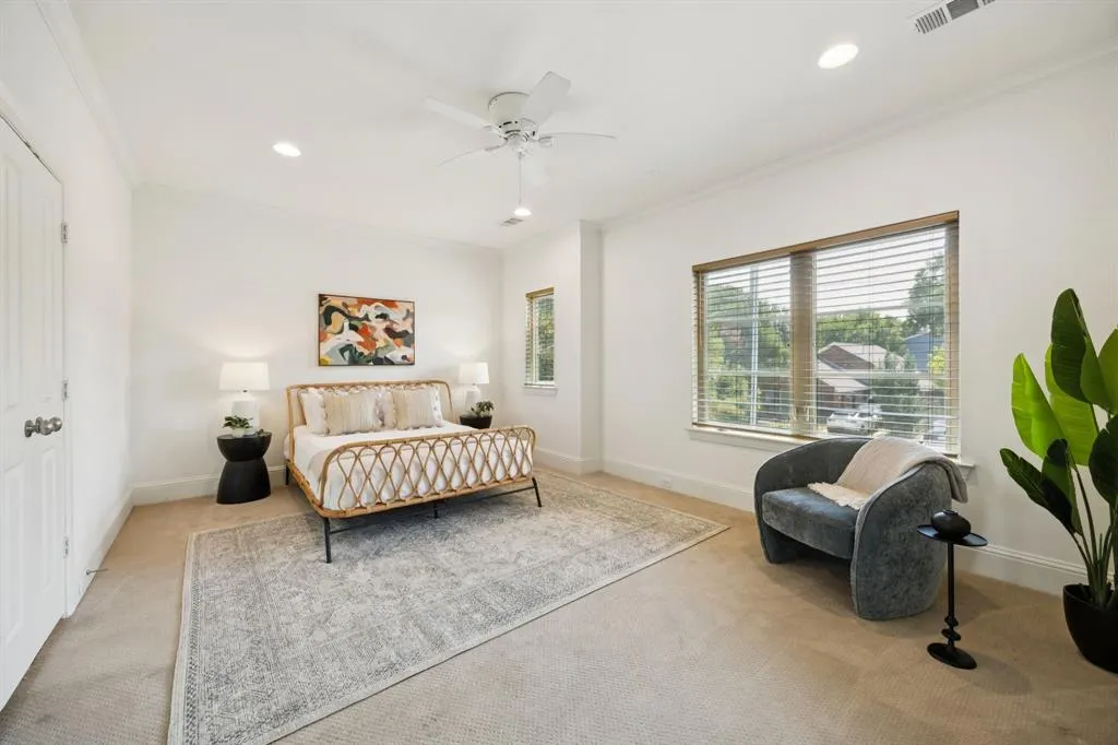 625 W 8th Street