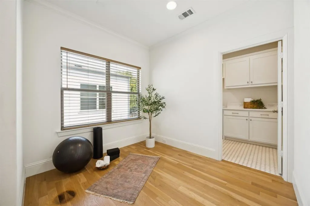 625 W 8th Street