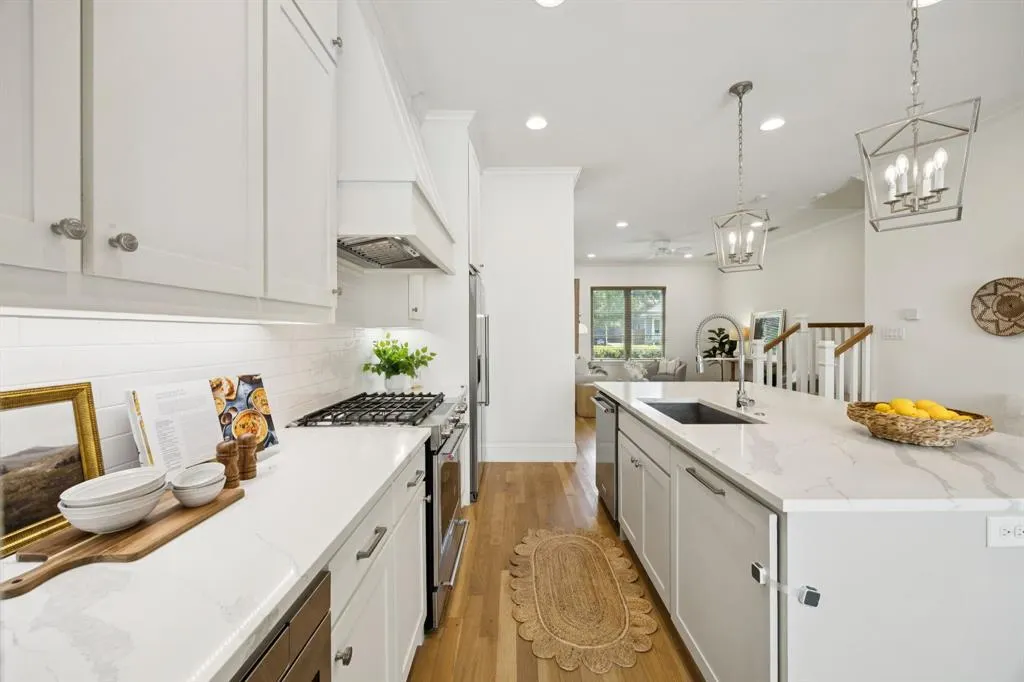 625 W 8th Street