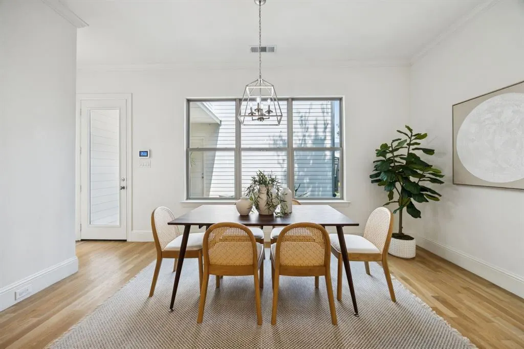 625 W 8th Street