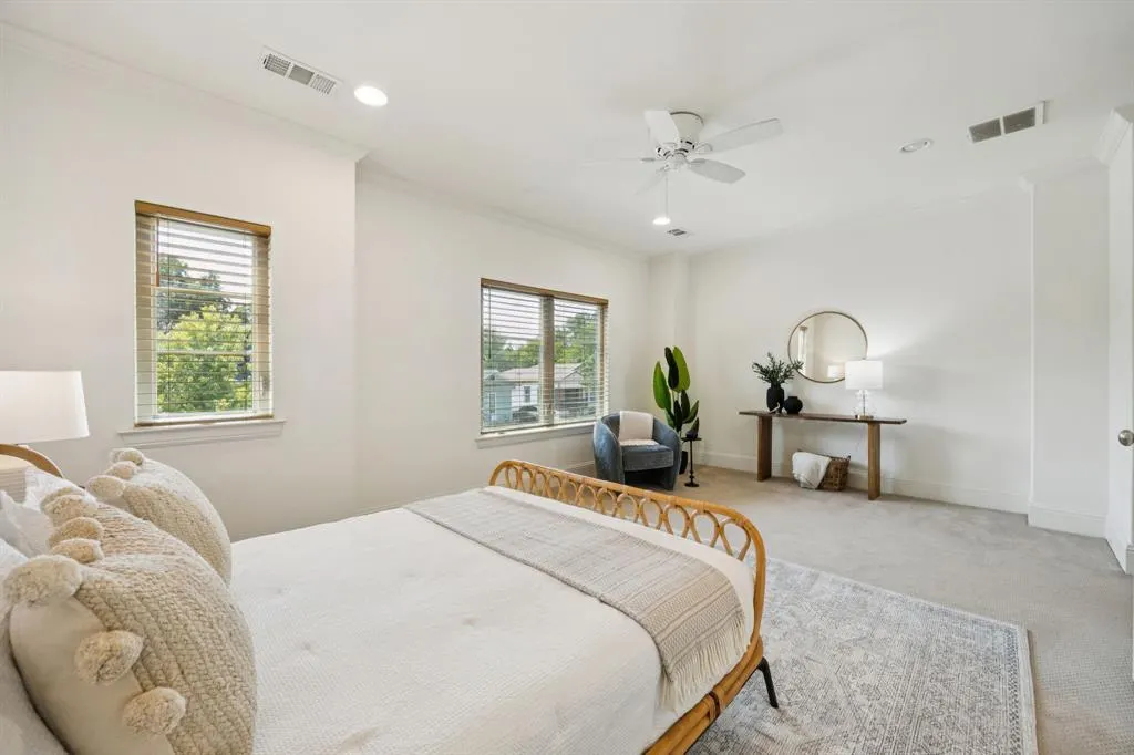 625 W 8th Street