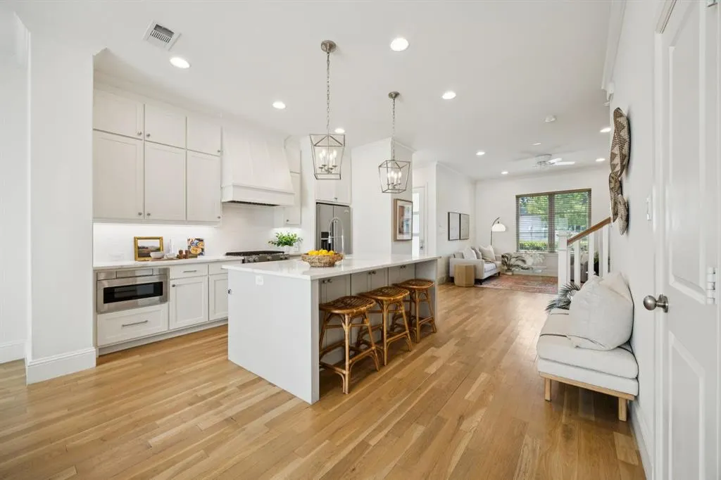 625 W 8th Street