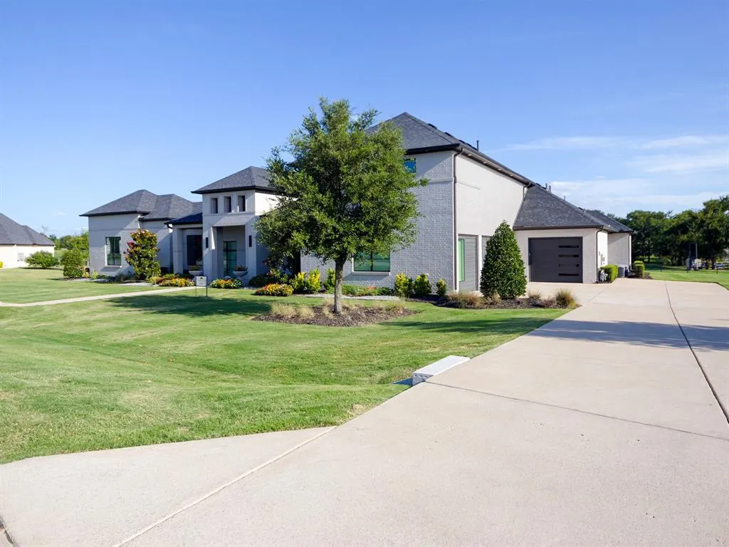 1305 Old James Court