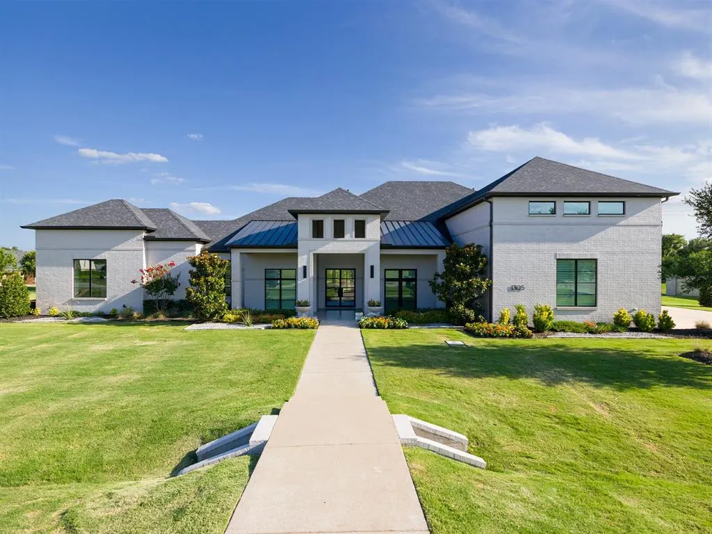 1305 Old James Court