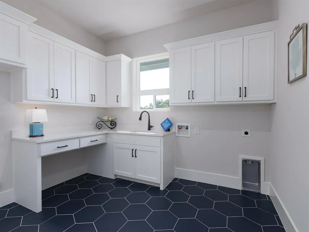 1305 Old James Court