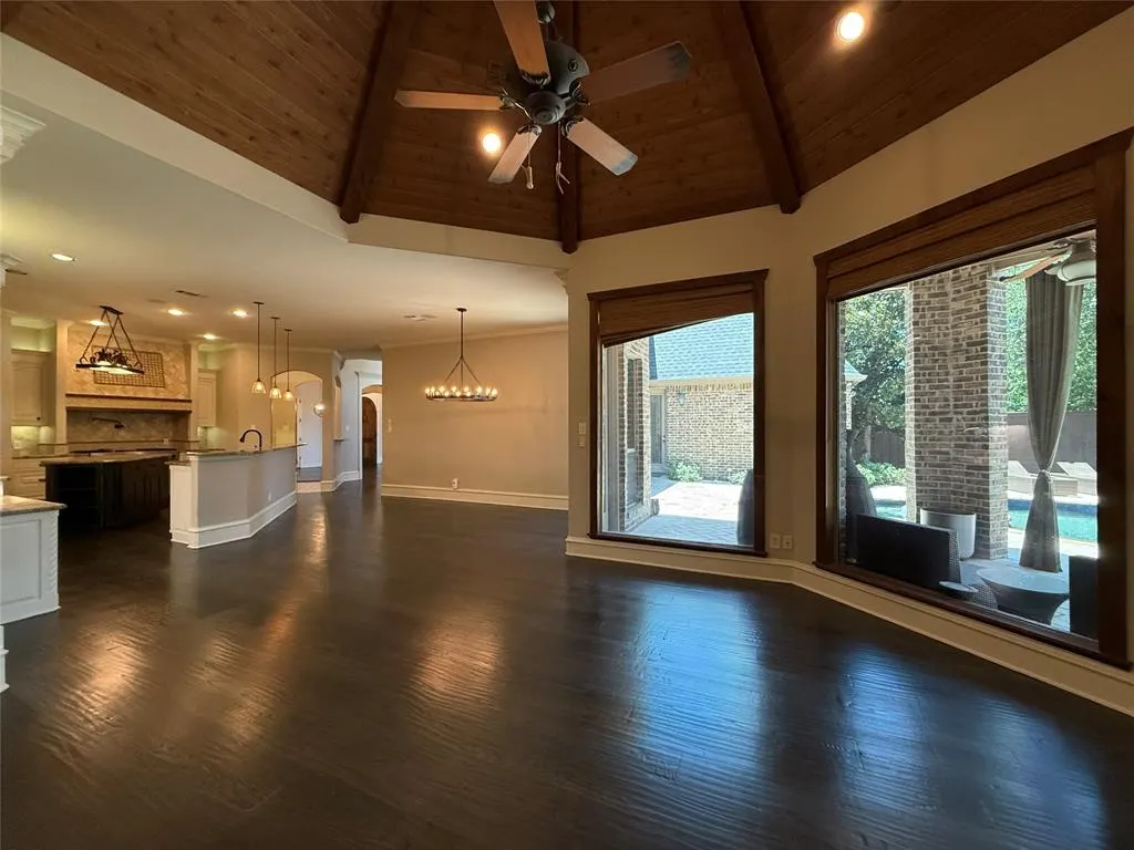 4546 Warwick Lane