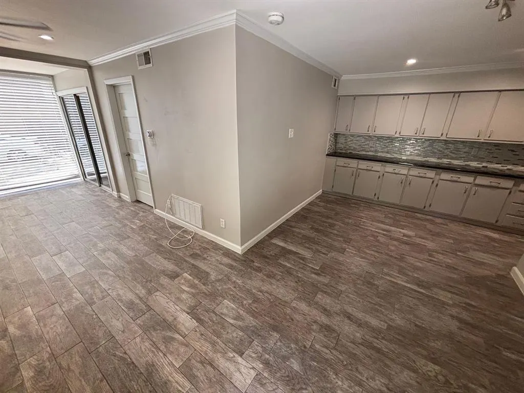 4044 Buena Vista Street, #111