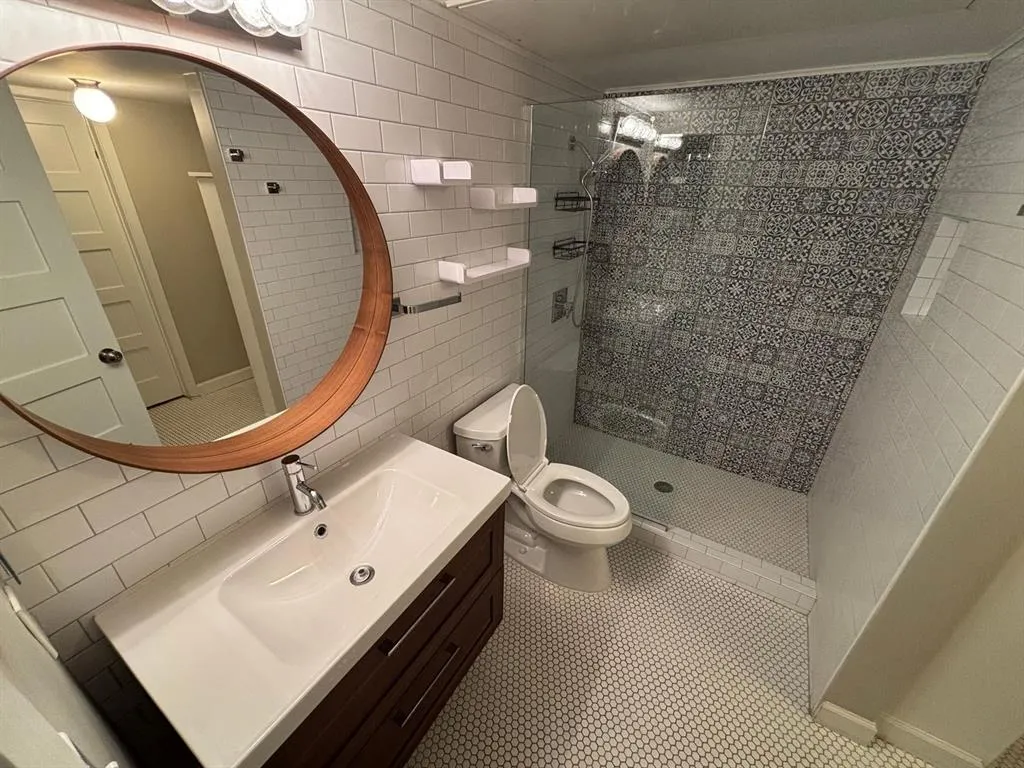 4044 Buena Vista Street, #111