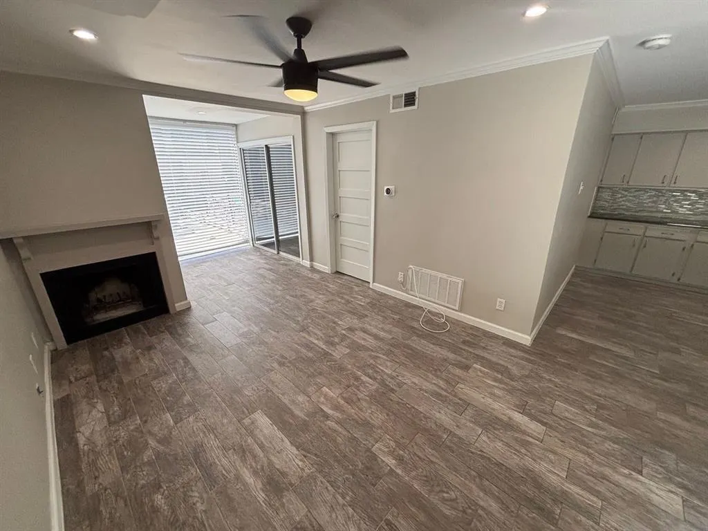 4044 Buena Vista Street, #111