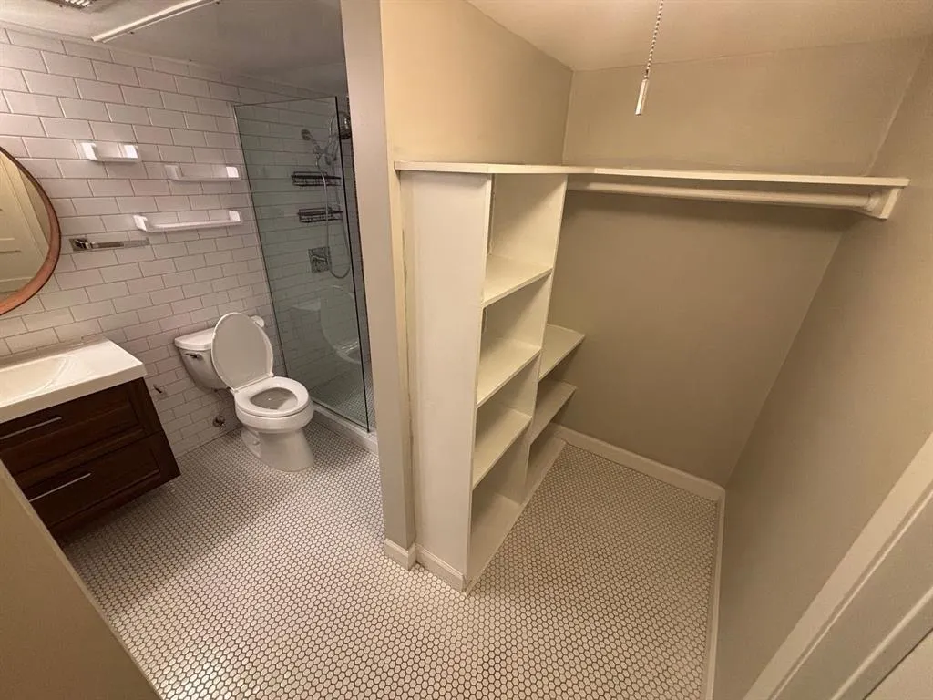 4044 Buena Vista Street, #111