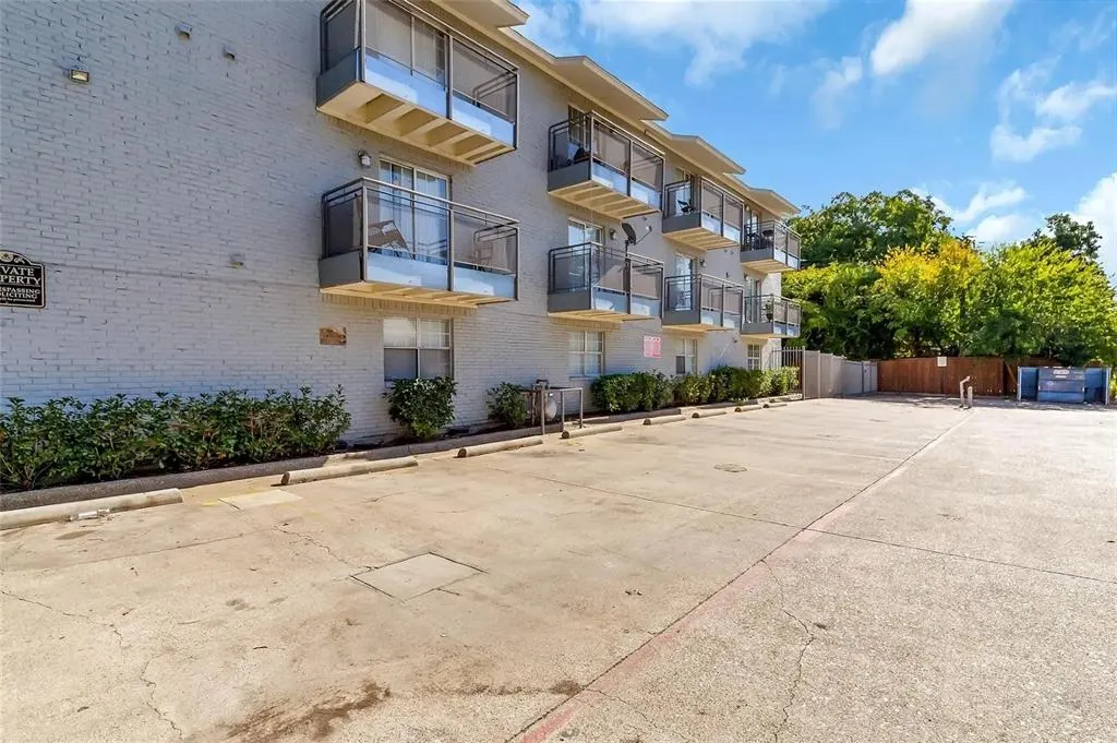 4502 Gaston Avenue, #217