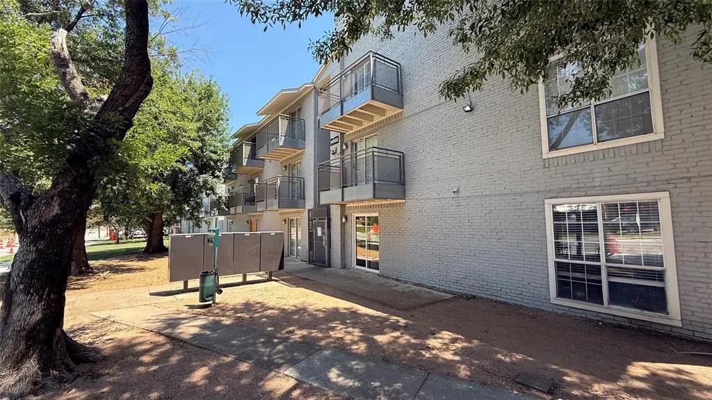 4502 Gaston Avenue, #217