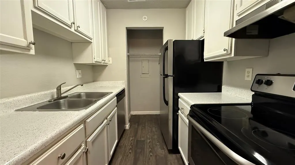4502 Gaston Avenue, #217