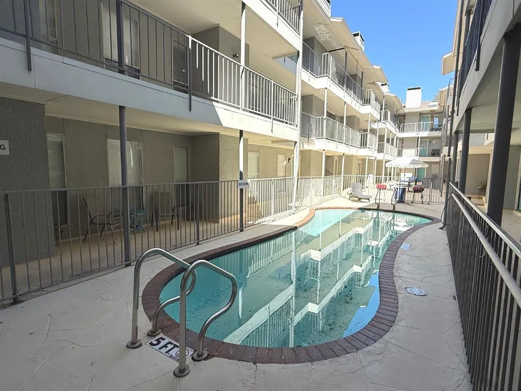 4502 Gaston Avenue, #217