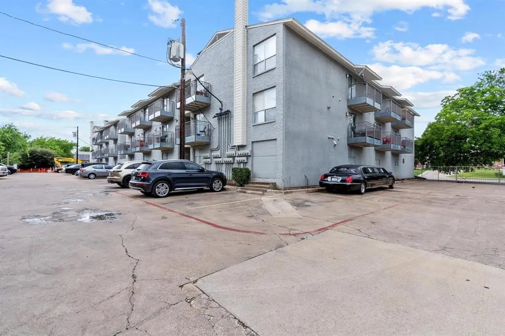 4502 Gaston Avenue, #217