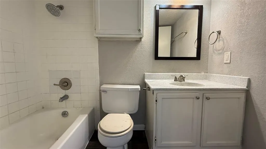 4502 Gaston Avenue, #217