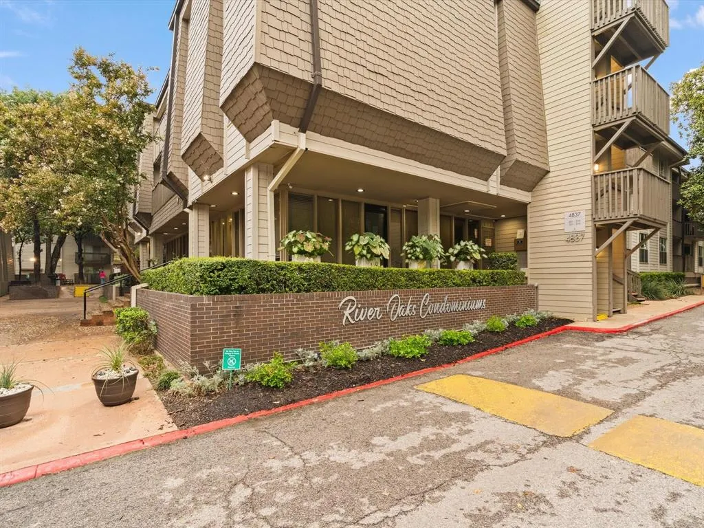4859 Cedar Springs Road, #240