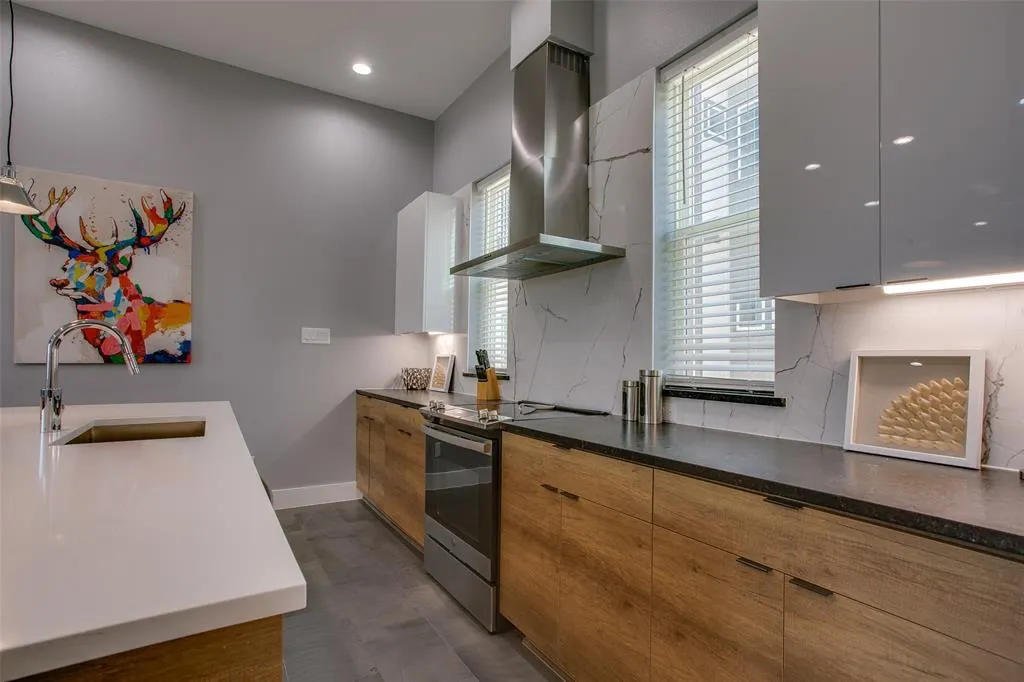 2239 Lovedale Avenue, #105