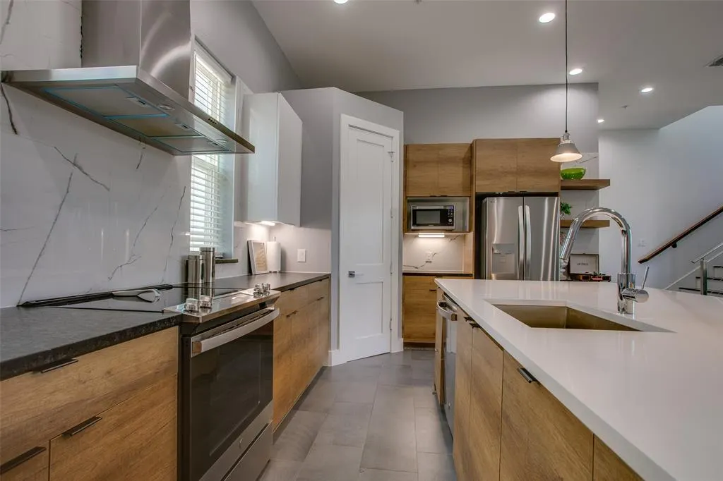 2239 Lovedale Avenue, #105