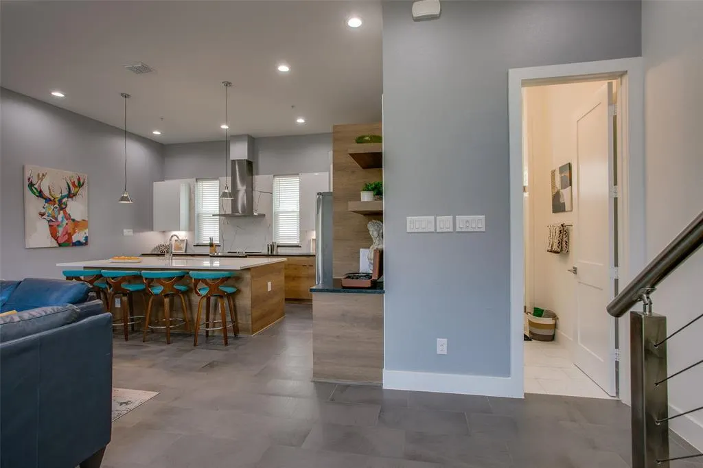 2239 Lovedale Avenue, #105