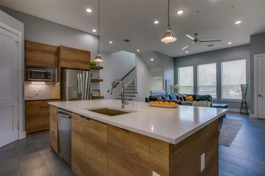 2239 Lovedale Avenue, #105