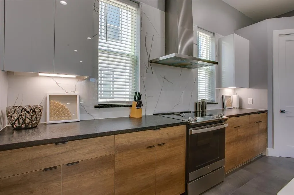 2239 Lovedale Avenue, #105