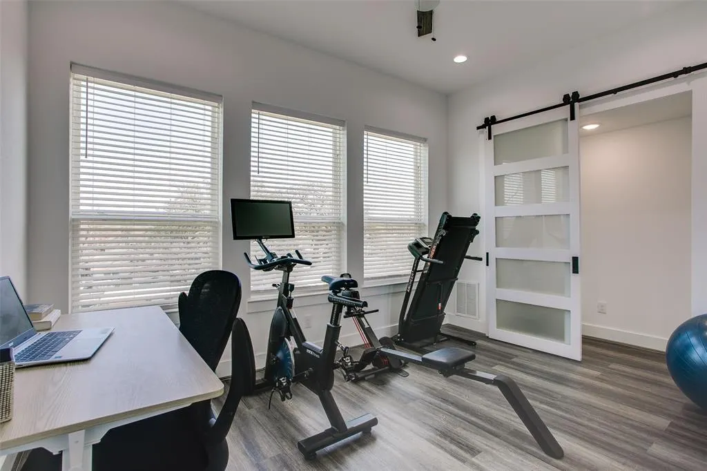 2239 Lovedale Avenue, #105