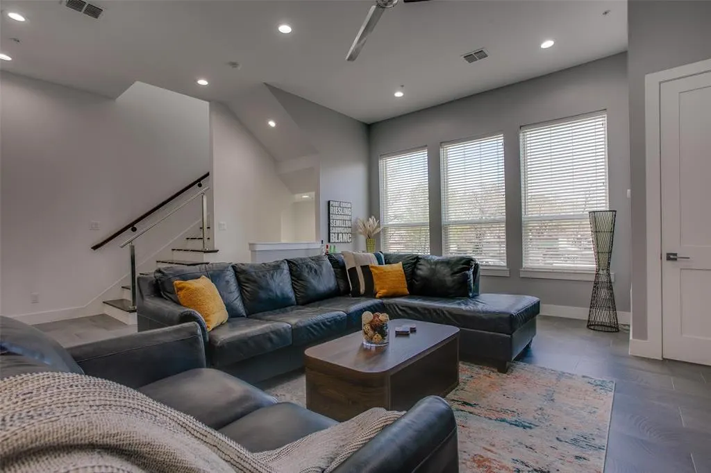2239 Lovedale Avenue, #105