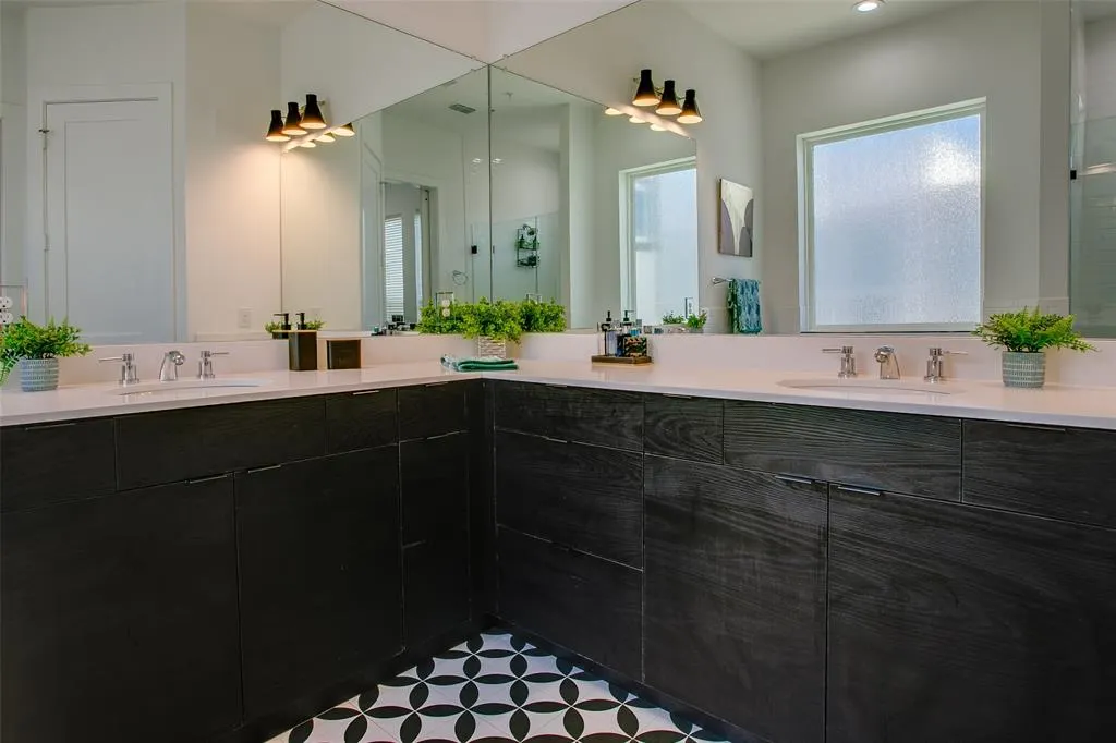 2239 Lovedale Avenue, #105