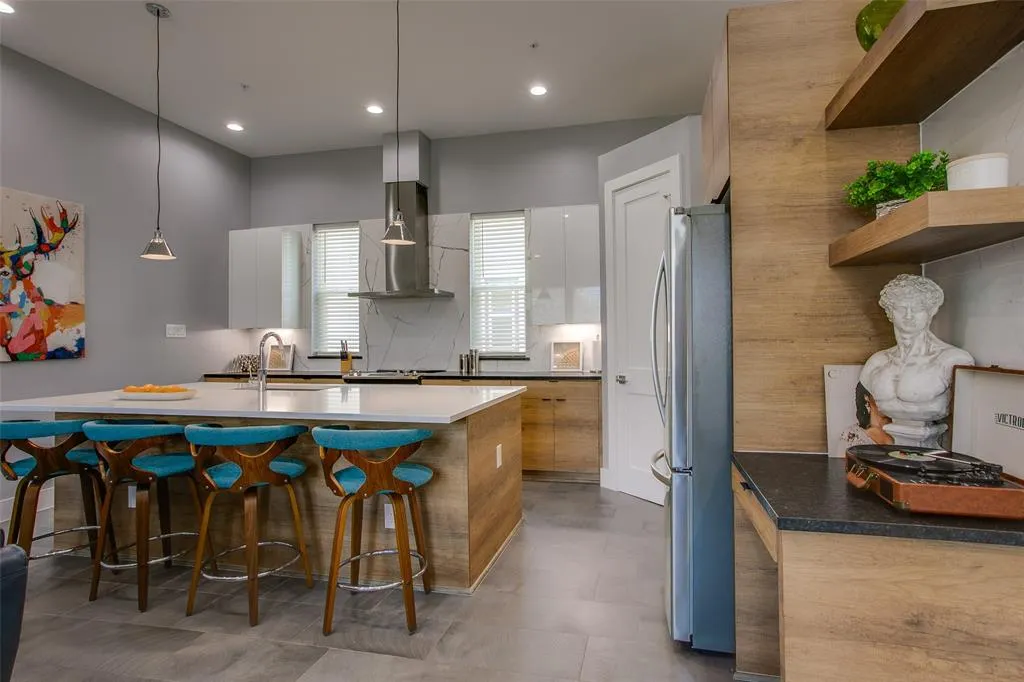 2239 Lovedale Avenue, #105