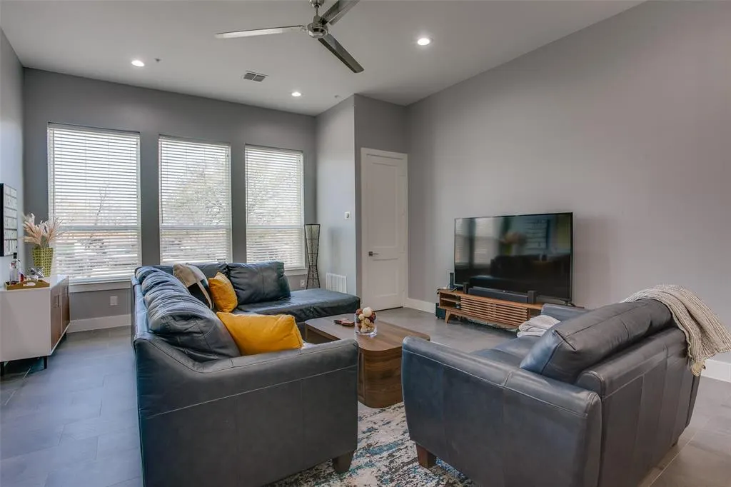 2239 Lovedale Avenue, #105