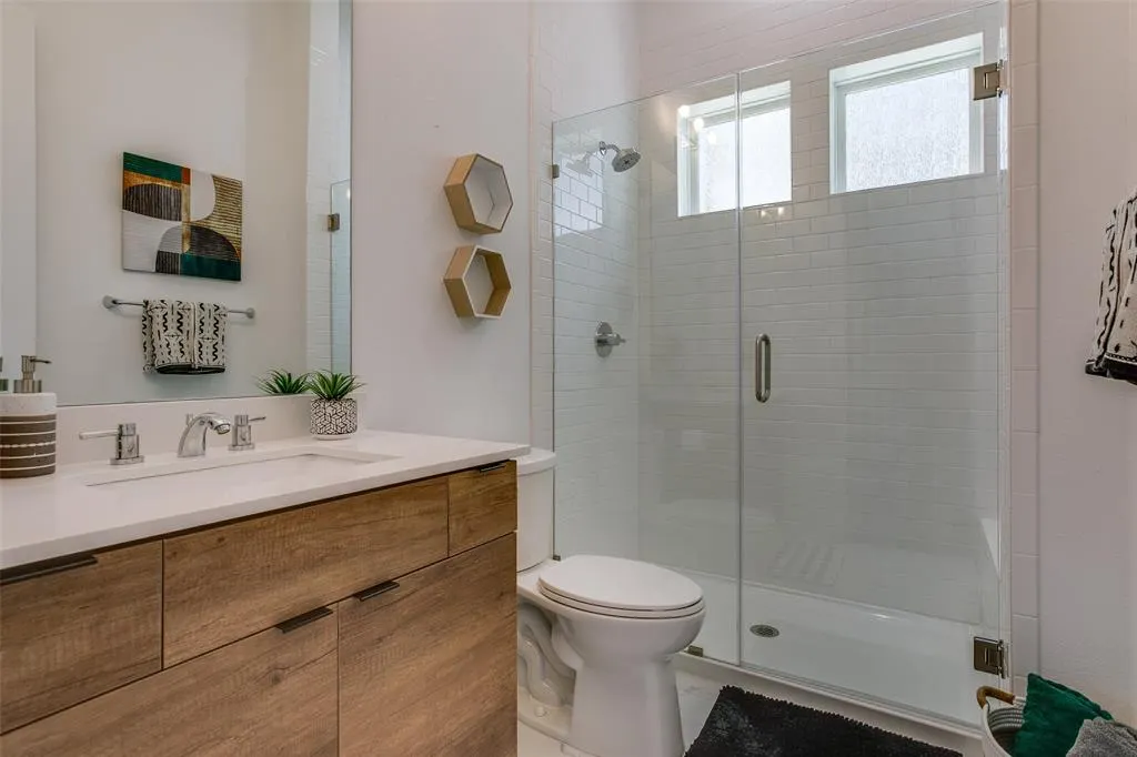 2239 Lovedale Avenue, #105
