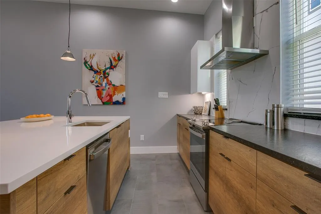 2239 Lovedale Avenue, #105