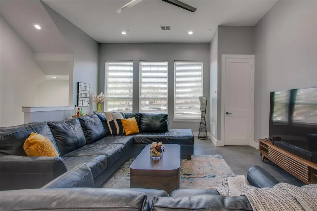 2239 Lovedale Avenue, #105