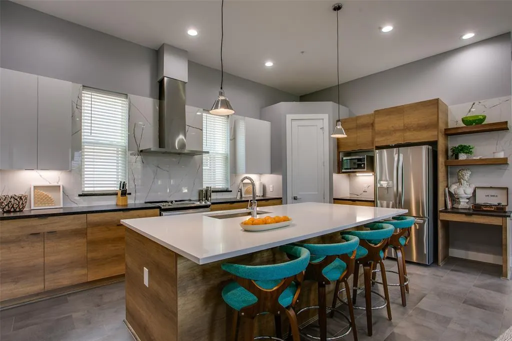 2239 Lovedale Avenue, #105