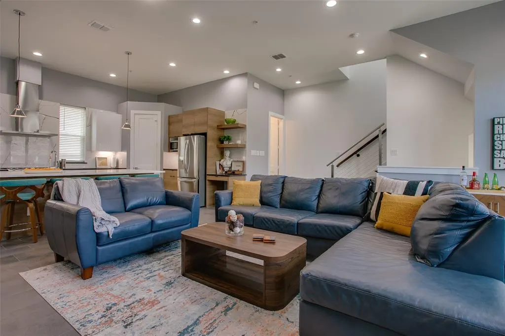 2239 Lovedale Avenue, #105