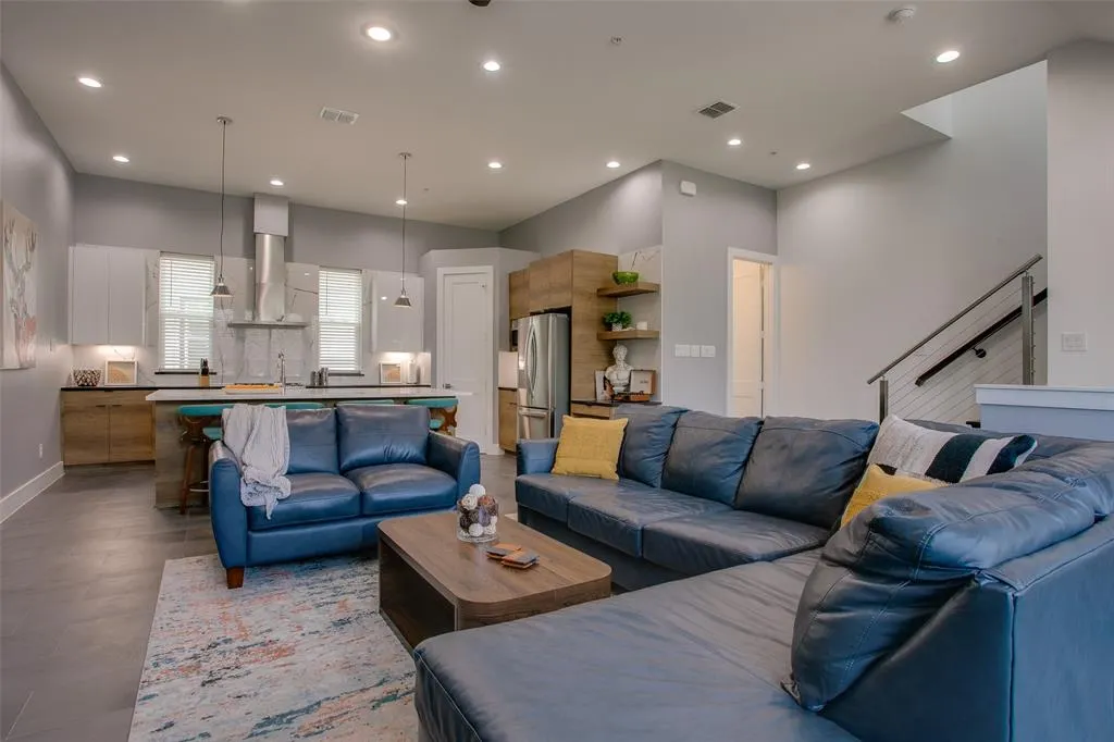 2239 Lovedale Avenue, #105