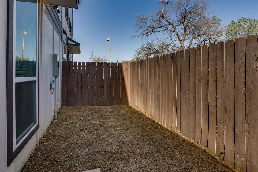 2239 Lovedale Avenue, #105