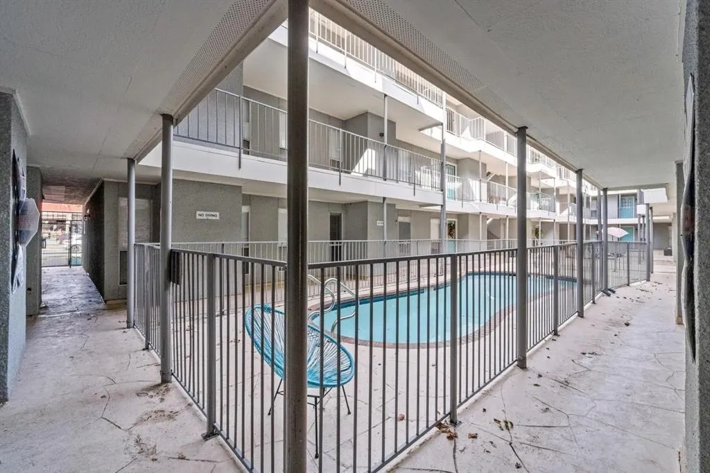 4502 Gaston Avenue, #212