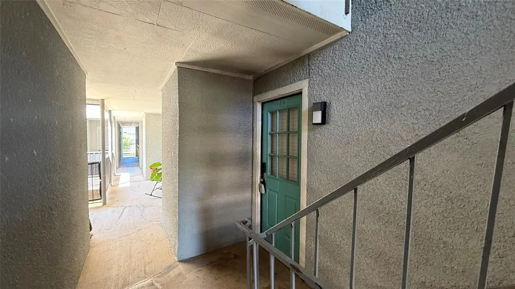 4502 Gaston Avenue, #212