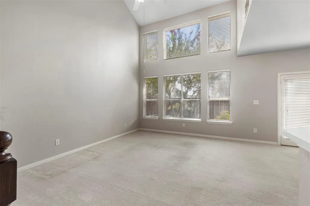 912 Englewood Lane